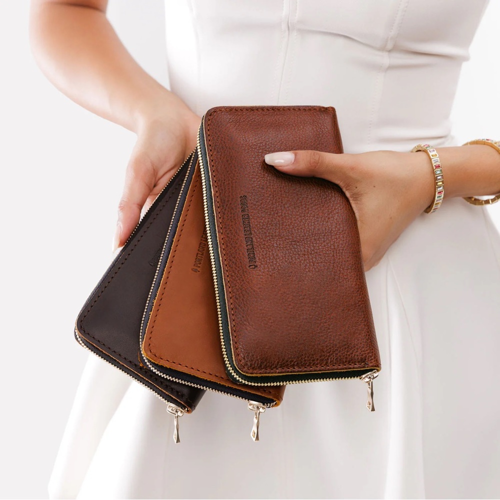 PORTLAND LEATHER GOODS Black Leather Accordion Zip Wallet